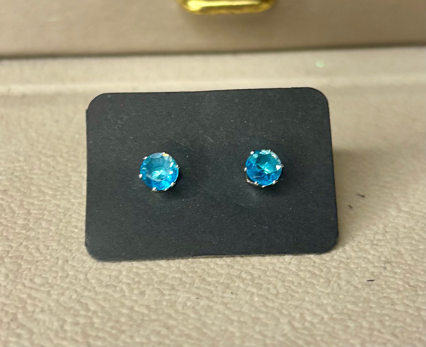 Orecchini punto luce color